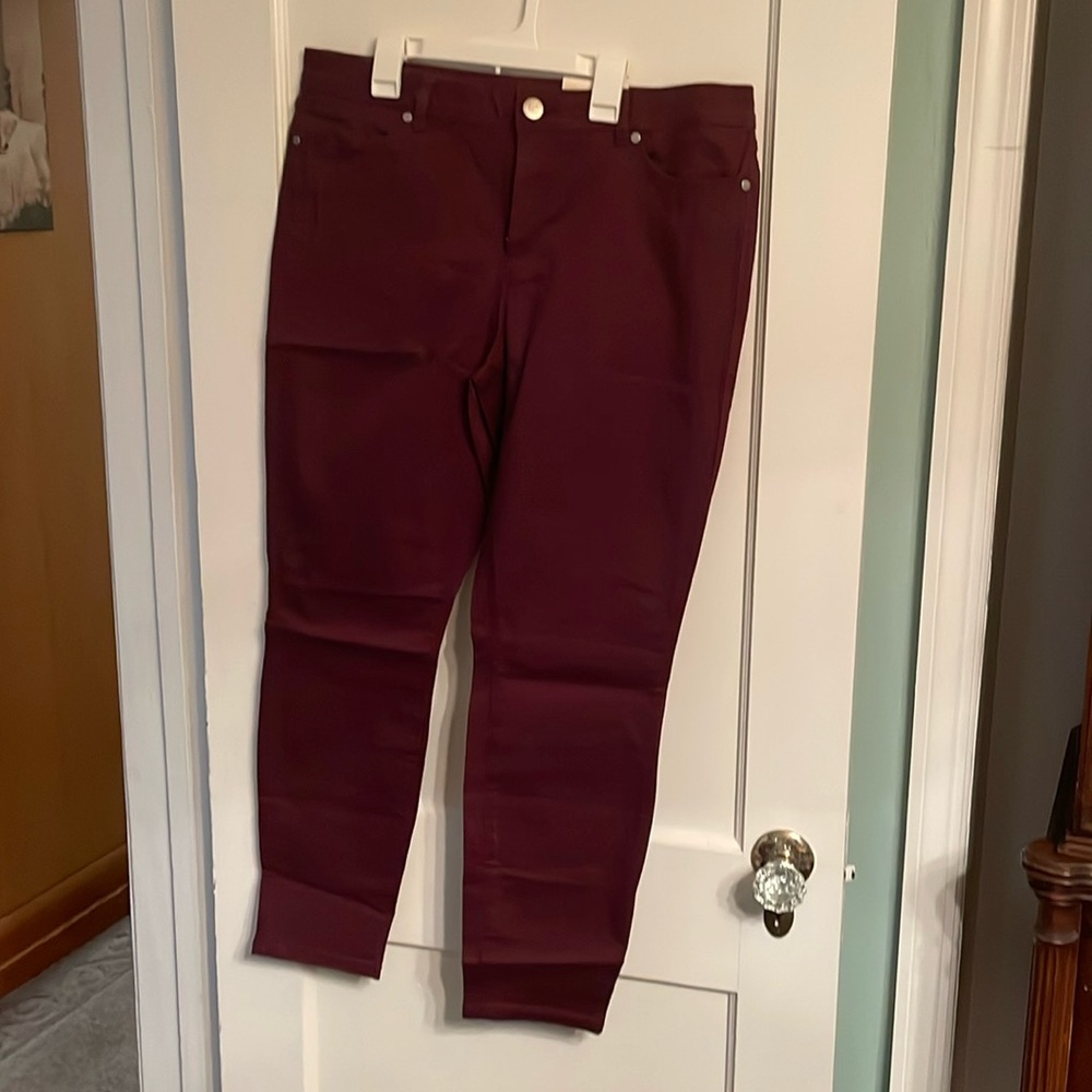 NWT women’s Lauren Conrad mid rise Jegging, size 16, color wine tasting